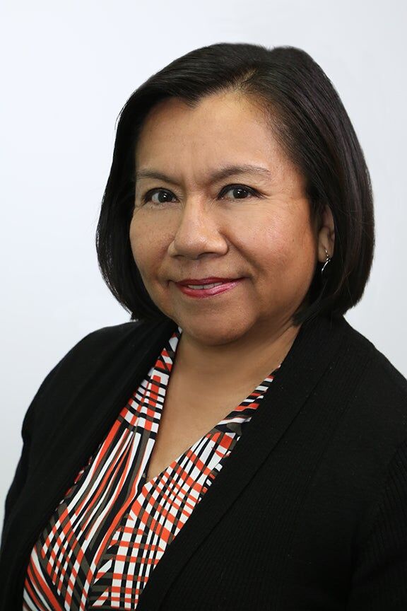 Gloria Castro, Real Estate Salesperson in Glendale, Hallmark Realty