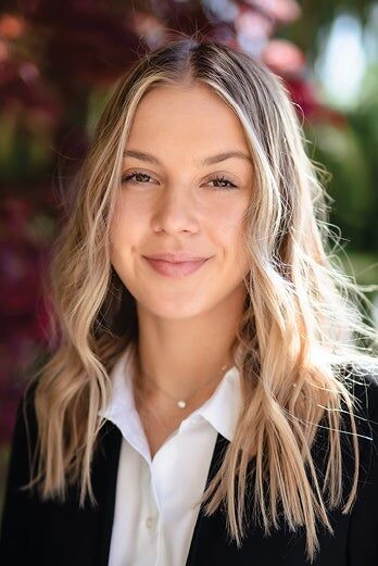 Viktoriya Slutskiy, Real Estate Broker in Kennewick, Tomlinson