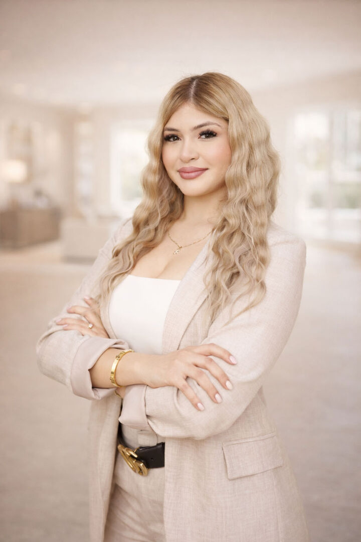 Mia Bazan,  in Highland, Tower Agency