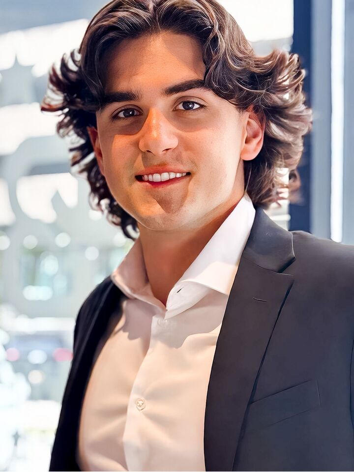 Albi Kape,  in Northville, Professionals