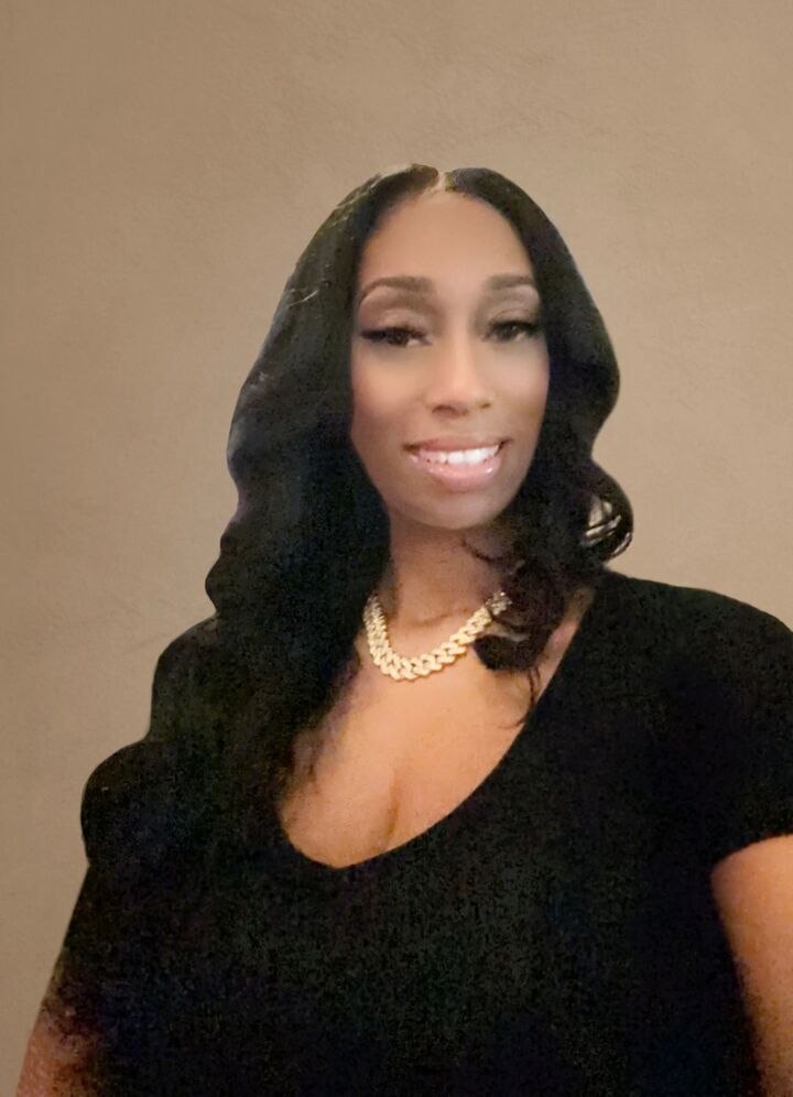 Makenta Bates-Roberts, Real Estate Salesperson in Grand Blanc, Signature Realty