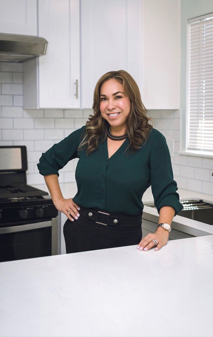 Paola Perez, Real Estate Salesperson in Downey, LOTUS