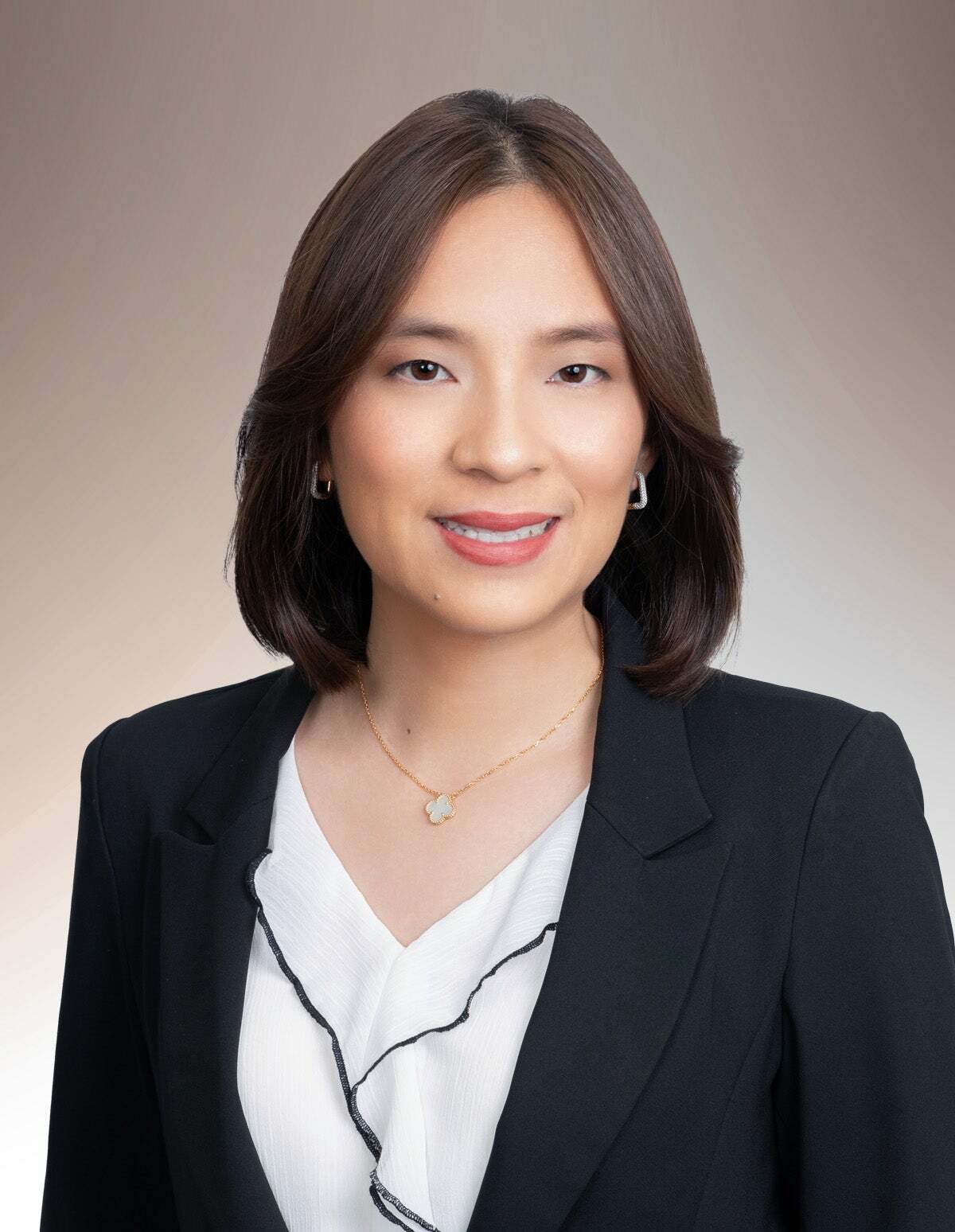 Eva Wong, REALTOR® in Honolulu, Advantage Realty