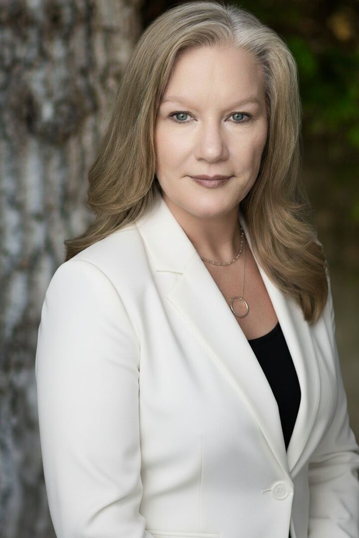 Cindy Hood, Real Estate Broker in Charlotte, Paracle