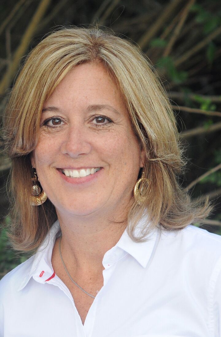 Robin Bennett, Real Estate Salesperson in Sun City Center, Beggins Enterprises