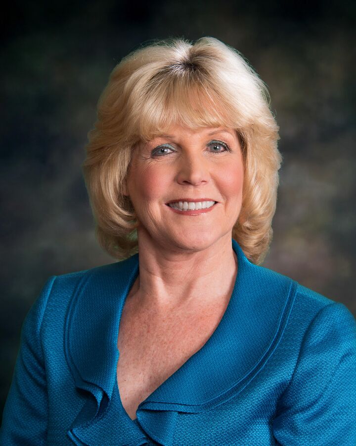 Rita Read, Associate Real Estate Broker in Ridgecrest, Frontier