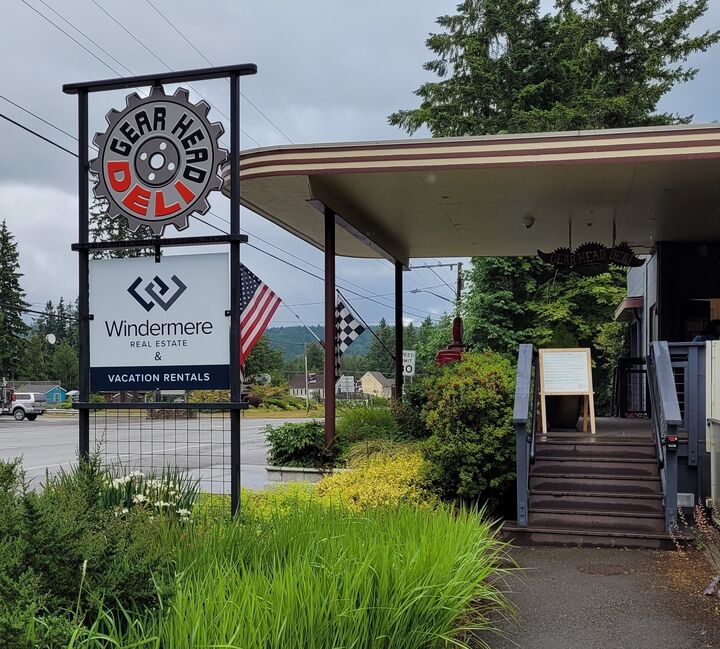 Internet Coordinator, Office Administrator in Port Ludlow, Windermere