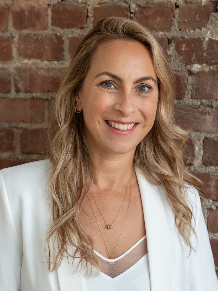 Einat Shmuel-Hamerman, Real Estate Salesperson in Jersey City, Sawyer Smith