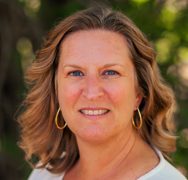 Jennifer Hansen, Real Estate Broker in Cary, Paracle