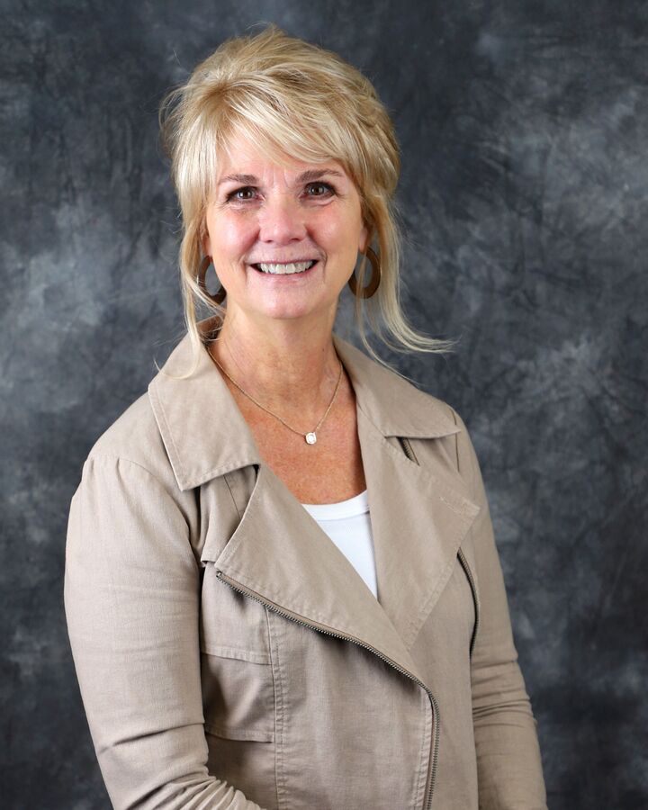 Michelle Loganbill, Real Estate Salesperson in Independence, Pasternak-Johnson