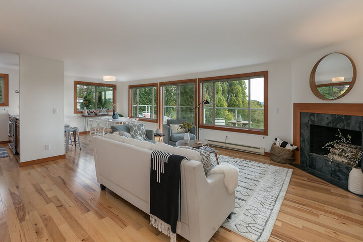 Property Photo: 1730 Taylor Avenue N 406 WA 98109