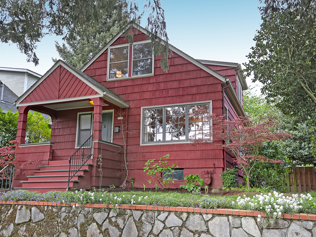 Property Photo: 5919 NE 28th Ave OR 97211