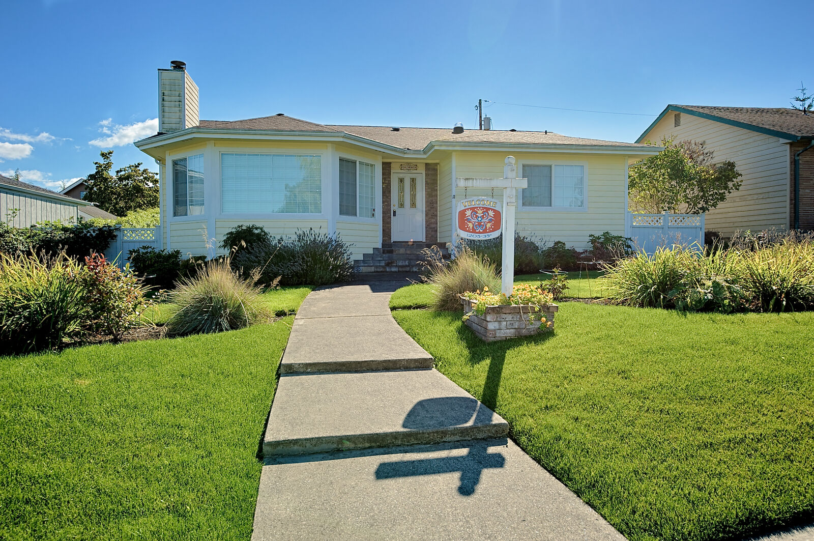 Property Photo:  1205 35th St  WA 98221 
