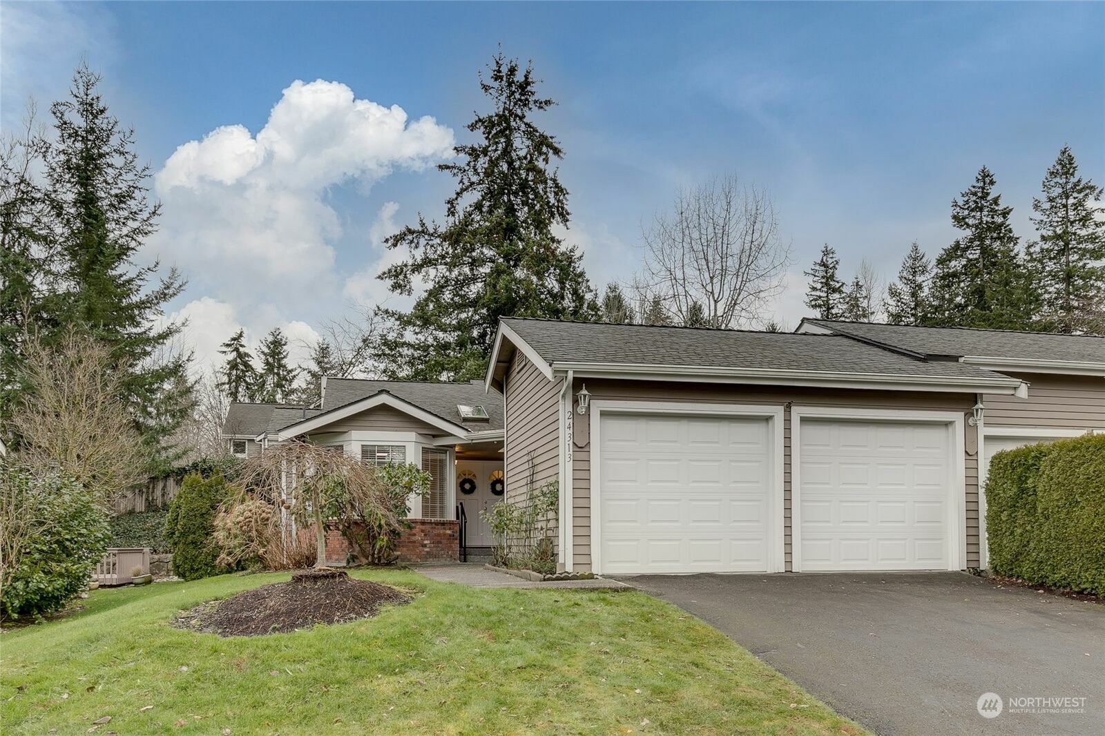 Property Photo:  24313 SE 41st Place 9  WA 98029 