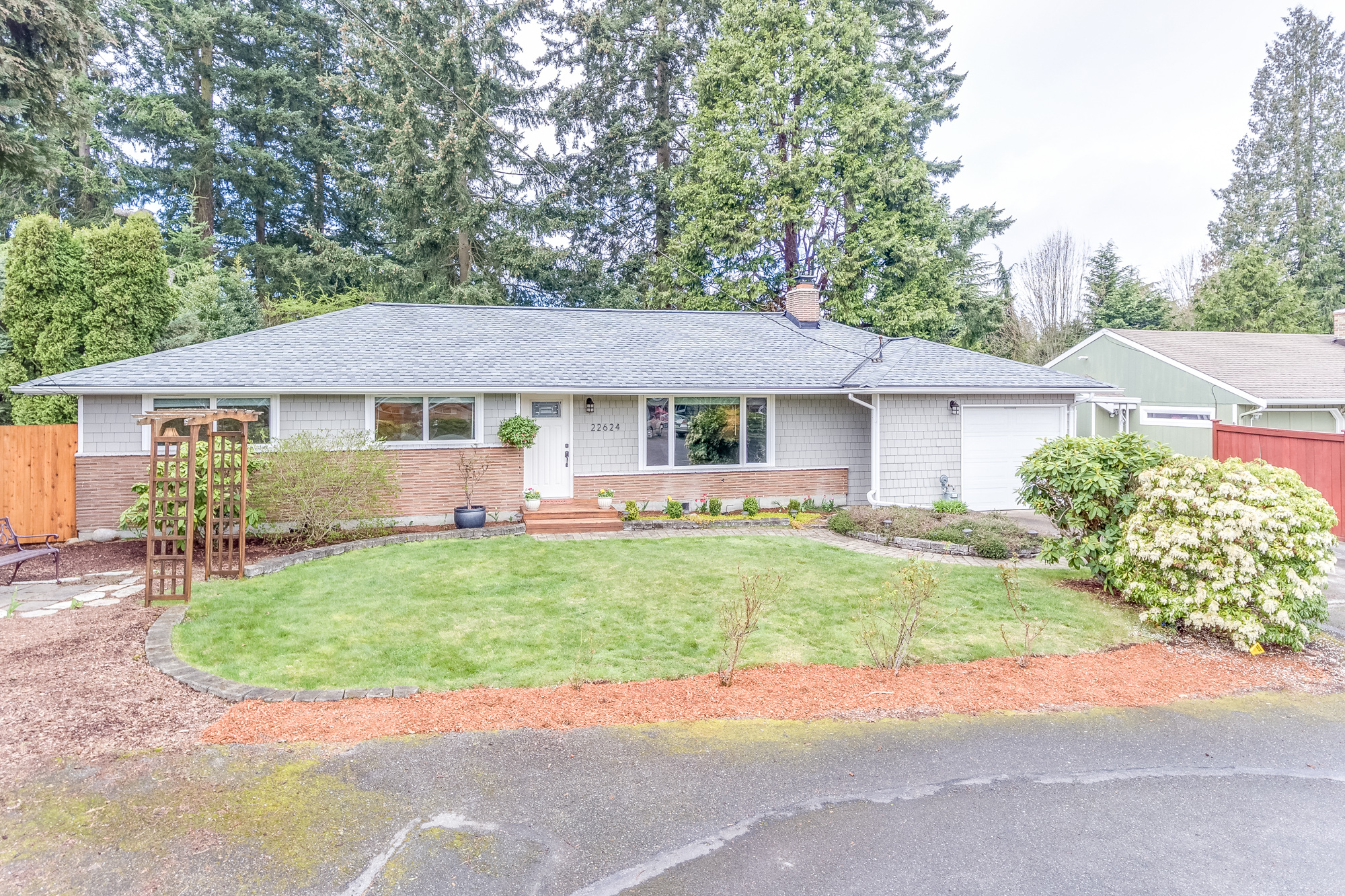 Property Photo: 22624 86th Ave W WA 98026
