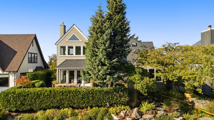Property Photo: 816 W Blaine Street WA 98119