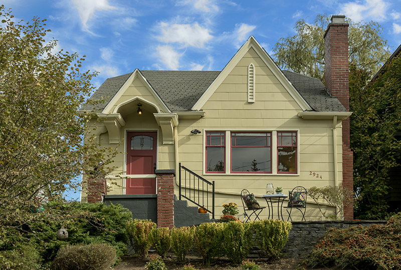 Property Photo:  2924 Queen Anne Ave N  WA 98109 