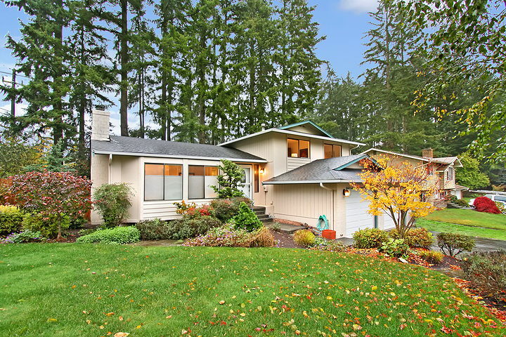 Property Photo:  6725 178th Place SW  WA 98037 