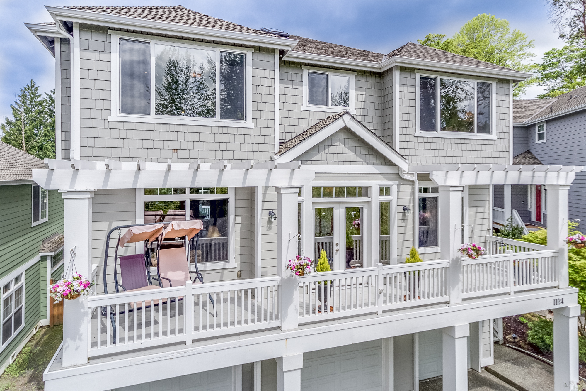 Property Photo: 1134 N 27th Place WA 98056