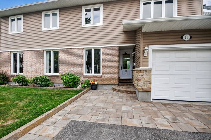 Property Photo:  61 Fieldgate Drive  ON K2J 1V3 