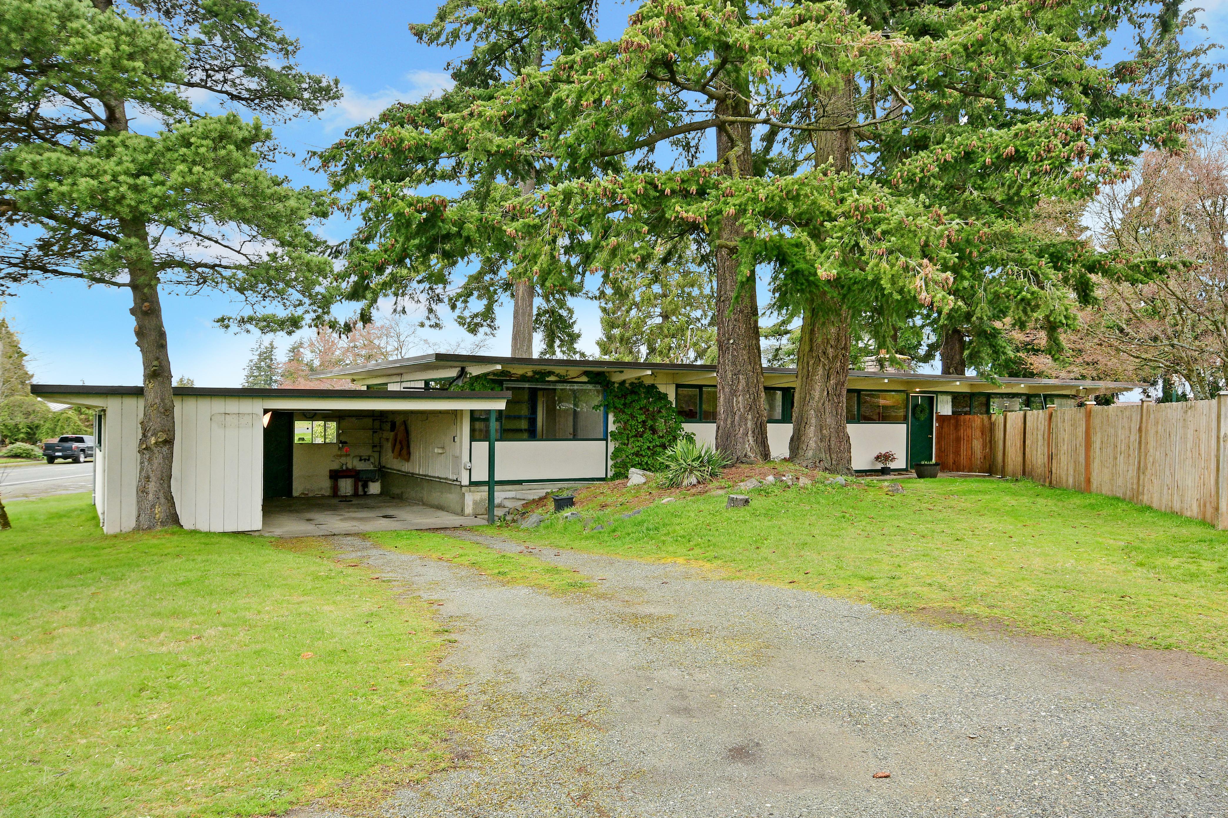 Property Photo:  1501 E Highland Avenue  WA 98273 