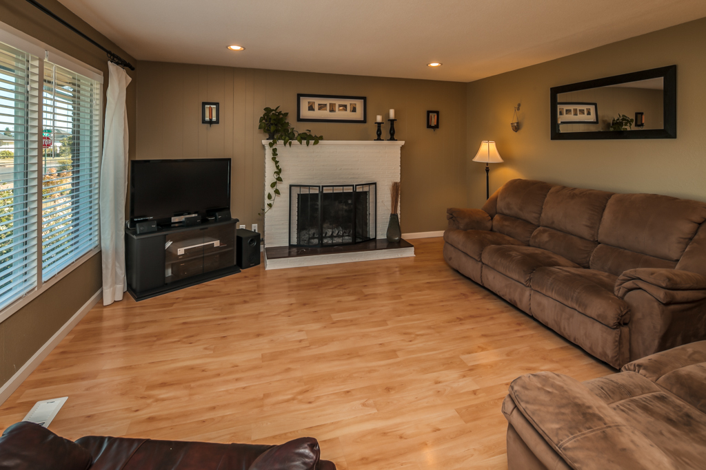 Property Photo: Living room 208 S 15th St  WA 98264 