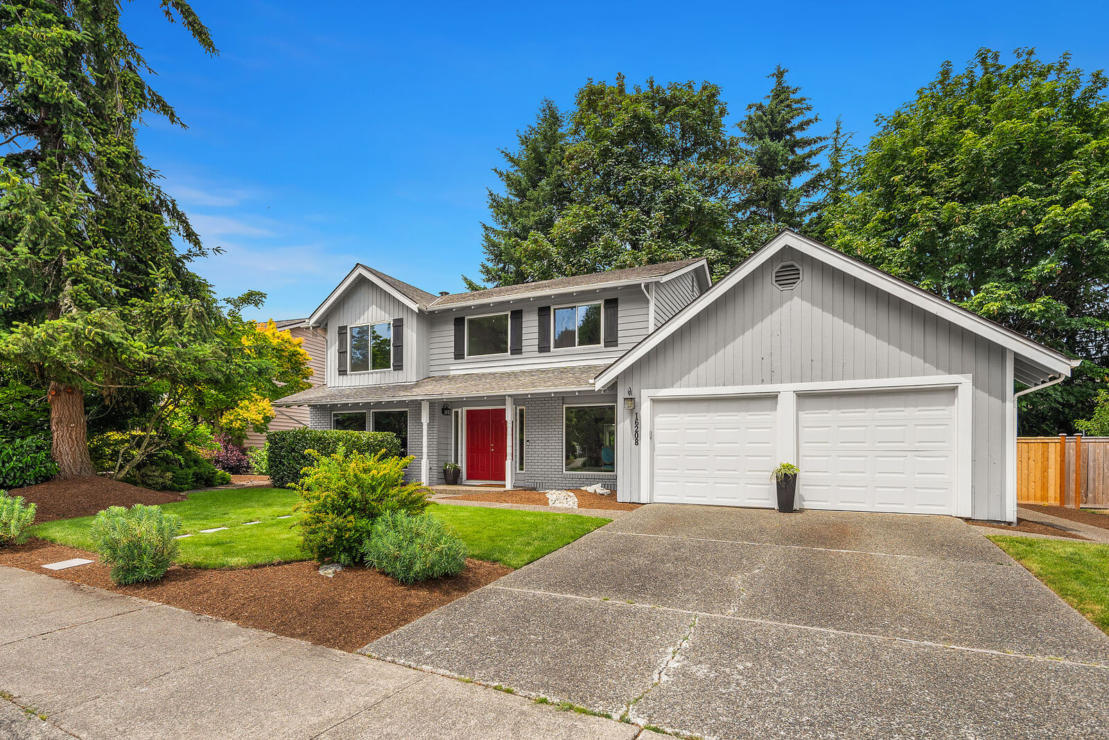Property Photo:  16208 SE 46th Way  WA 98006 