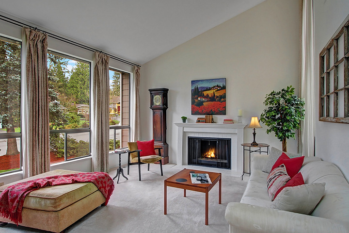 Property Photo: Light-filled living room 15427 SE 167th Place  WA 98058 