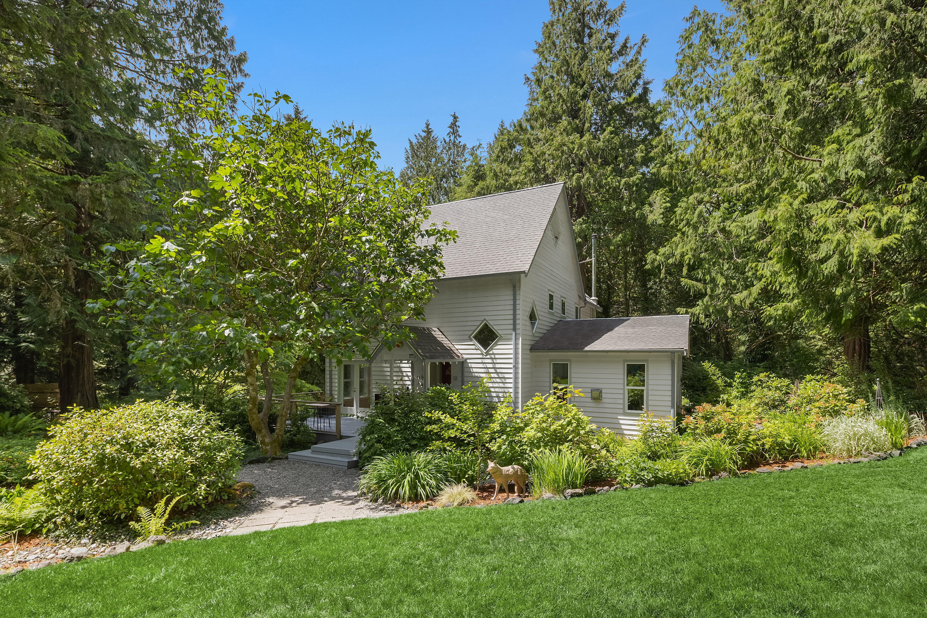 Property Photo:  15450 Smoland Lane NE  WA 98110 