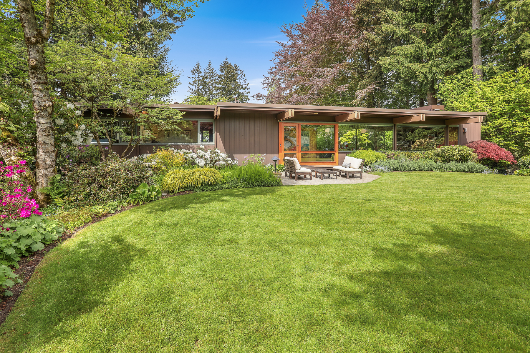 Property Photo: 14836 SE 54th Street WA 98006