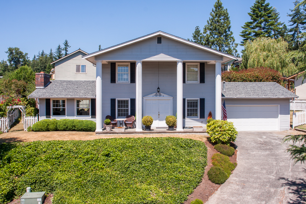 Property Photo:  3010 Hayward Ct  WA 98226 