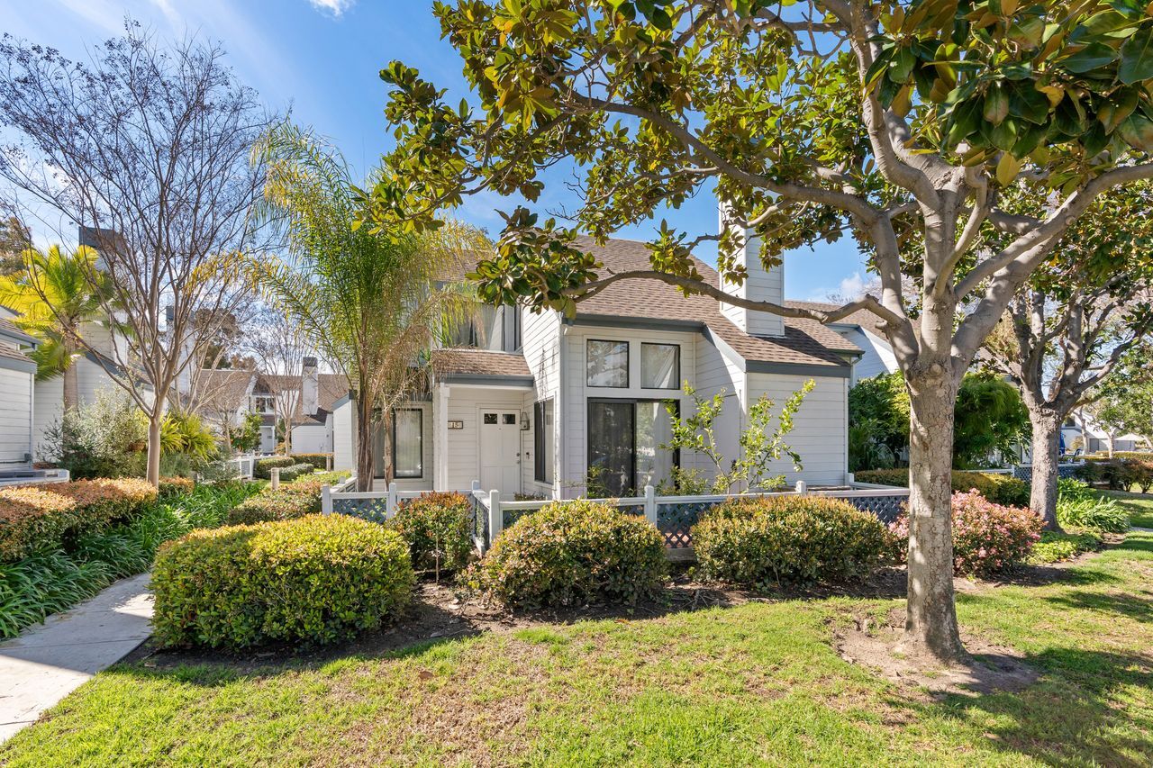 Property Photo:  15 Fallingstar 12  CA 92614 