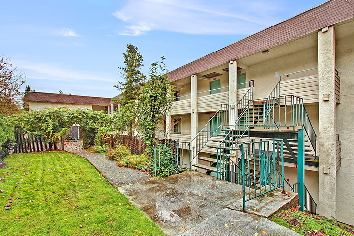 Property Photo: Courtyard 9523 NE 180th St A103  WA 98011 