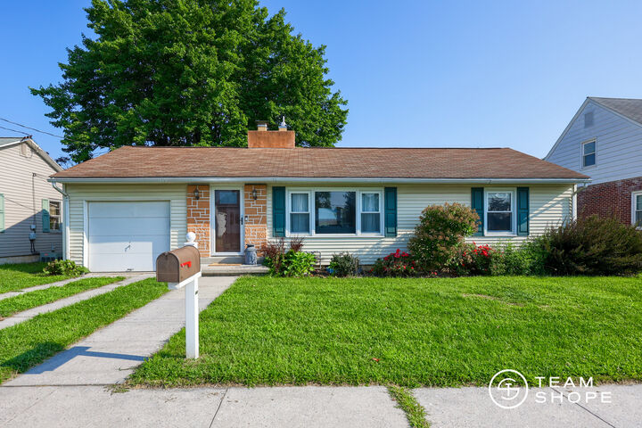 Property Photo: 207 W Walnut Street PA 17042
