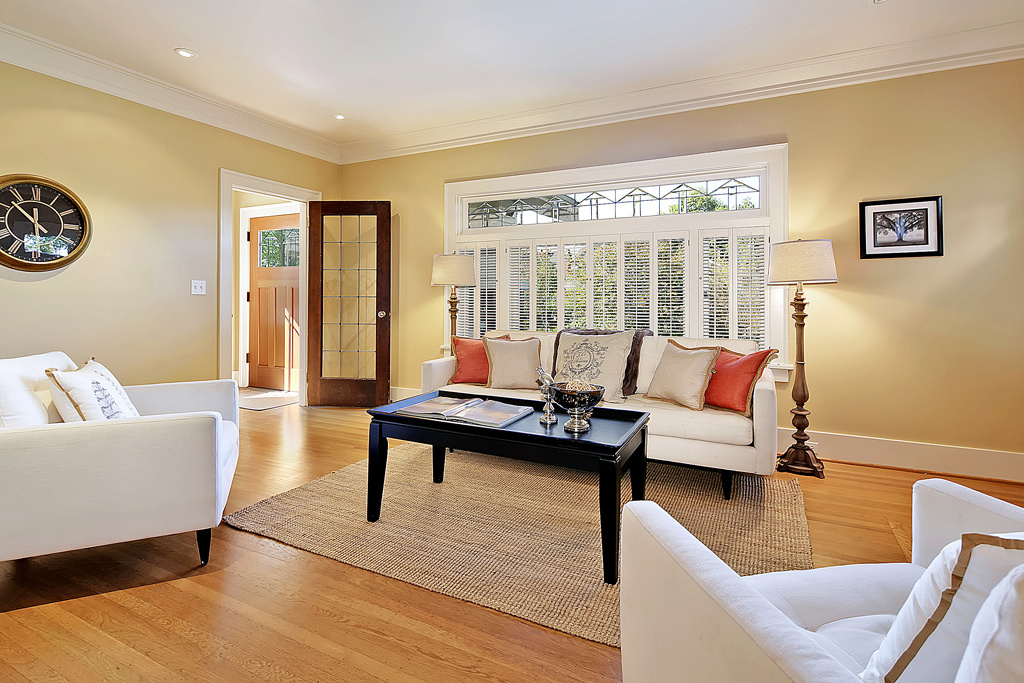 Property Photo: Living room 833 E Gwinn Place  WA 98102 