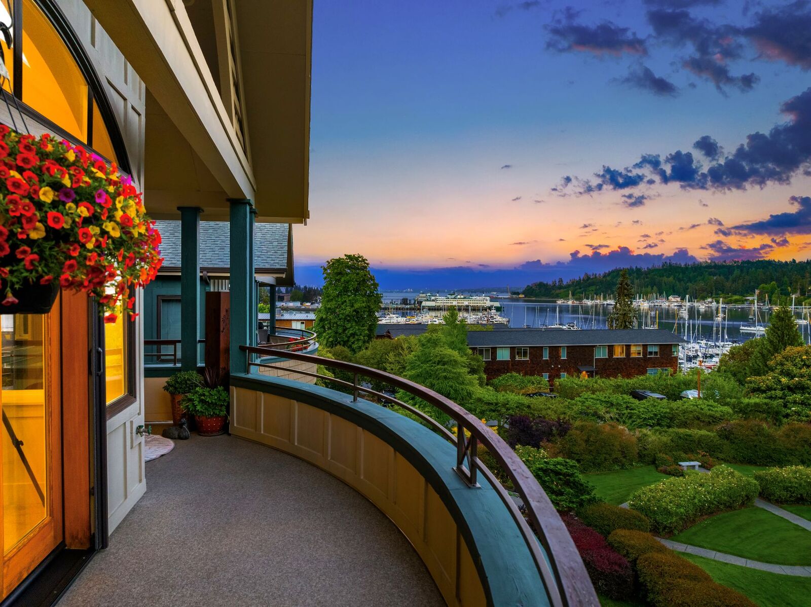 Property Photo: 450 Wood Ave SW Unit 3B 450  Wood Avenue SW 3B  WA 98110 