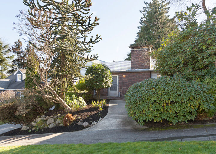 4823 NE 42nd St  Seattle WA 98105 photo