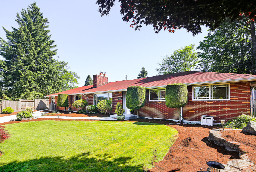 House for sale in Normandy Park 502 SW 181st St, Normandy Park, WA 98166