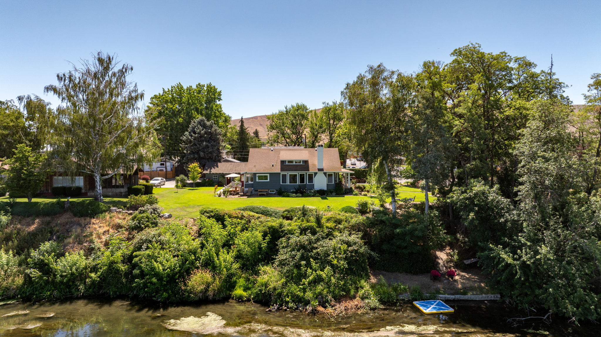 Property Photo: 106 7th St WA 99350
