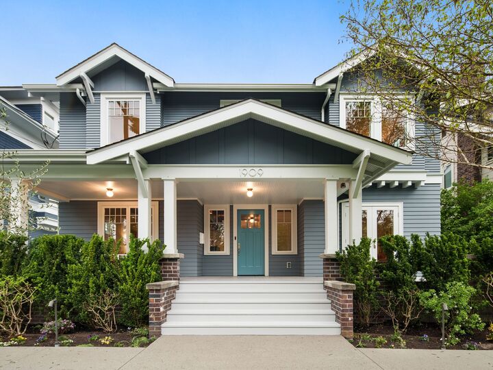 Property Photo:  1909  4th Avenue N  WA 98109 