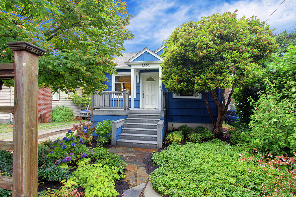 Property Photo:  8551 Dayton Avenue N  WA 98103 