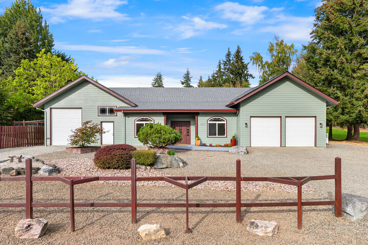 Property Photo: 11033 Mandus Olson Rd NE 11033 Mandus Olson Road NE WA 98110