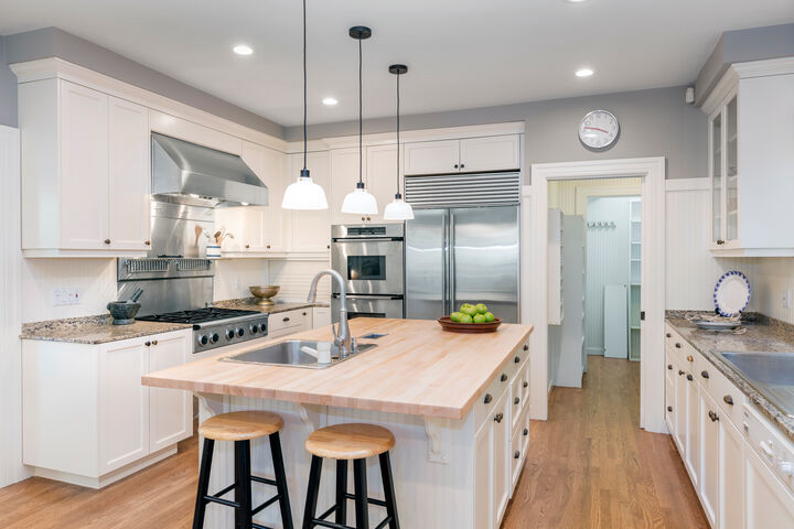 Property Photo:  301 Rolling Meadow Drive   WA 98004