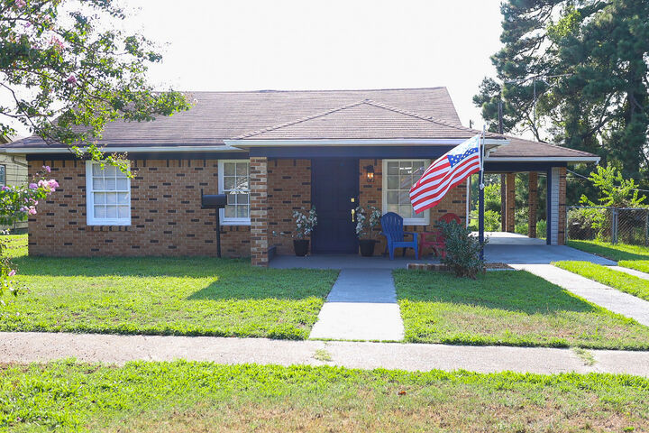 Property Photo: 400 3rd Street SE LA 71075