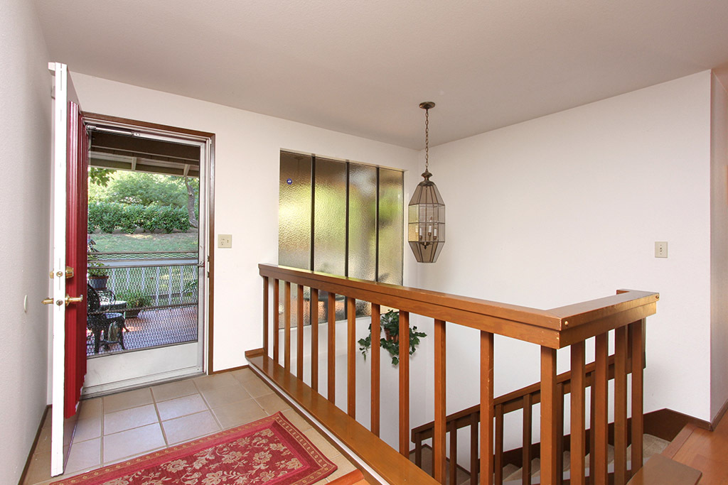 Property Photo: Entry/living room/dining room 14712 NE 164th St  WA 98072 