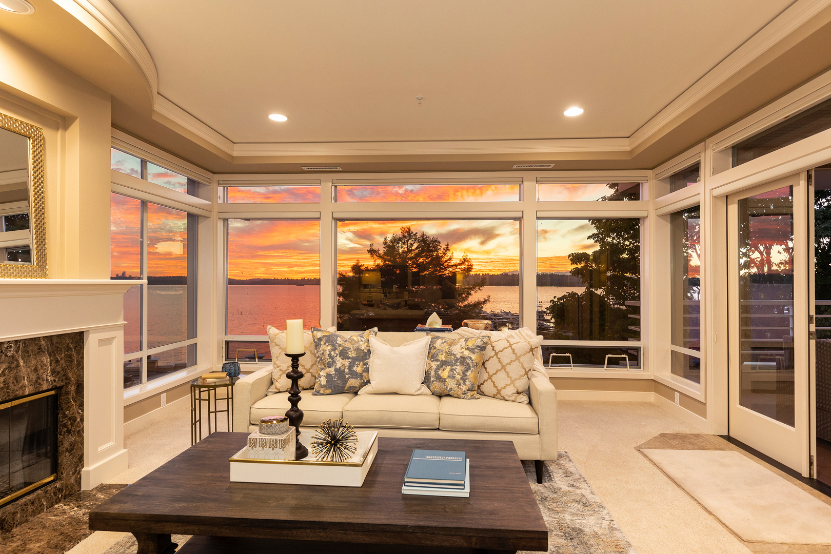 Property Photo: Living Room 225 2nd St S D6  WA 98033 