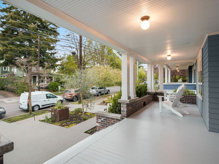 Property Photo:  1909  4th Avenue N  WA 98109 