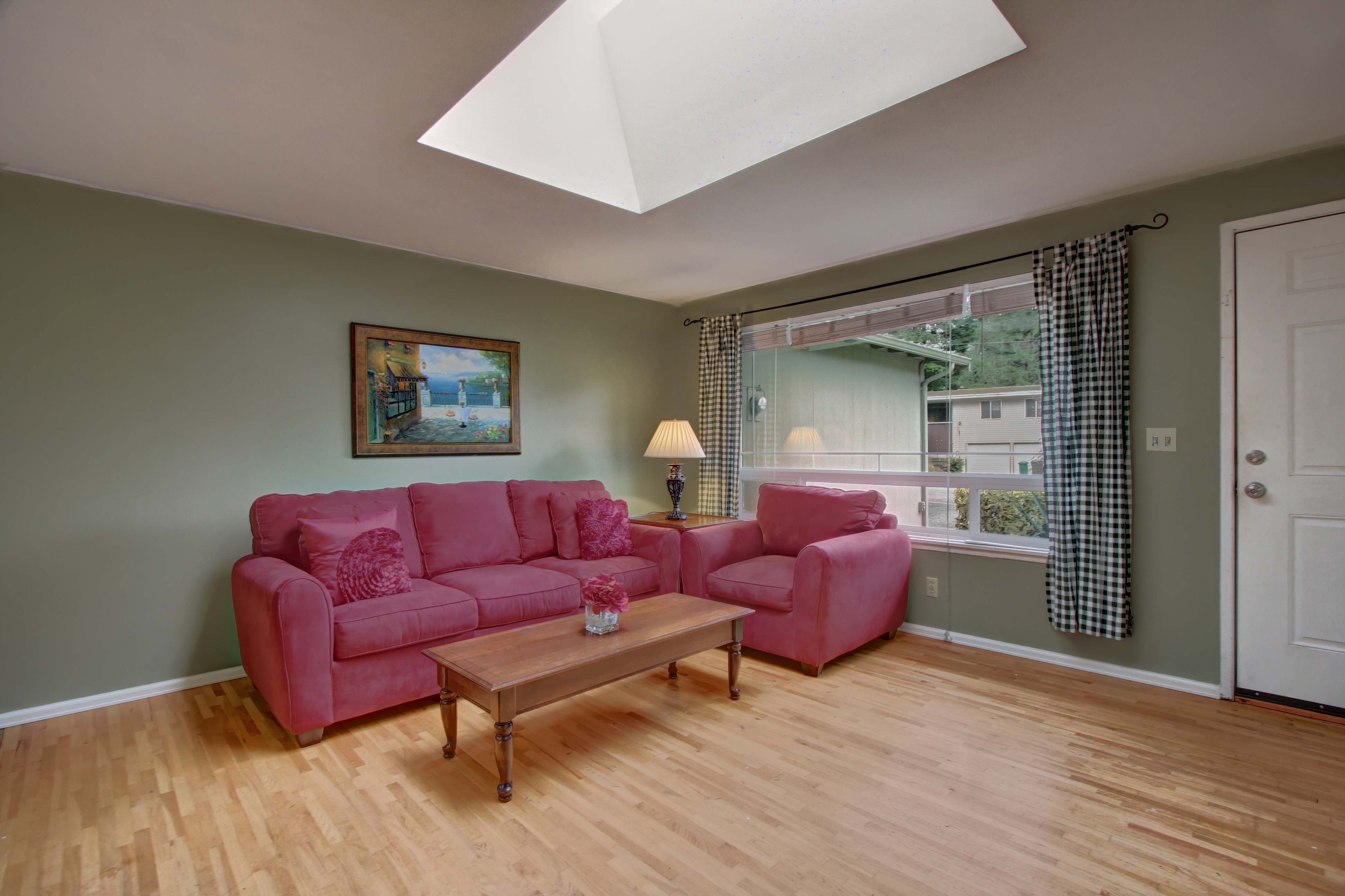 Property Photo: Living room 16608 NE 97th St  WA 98052 