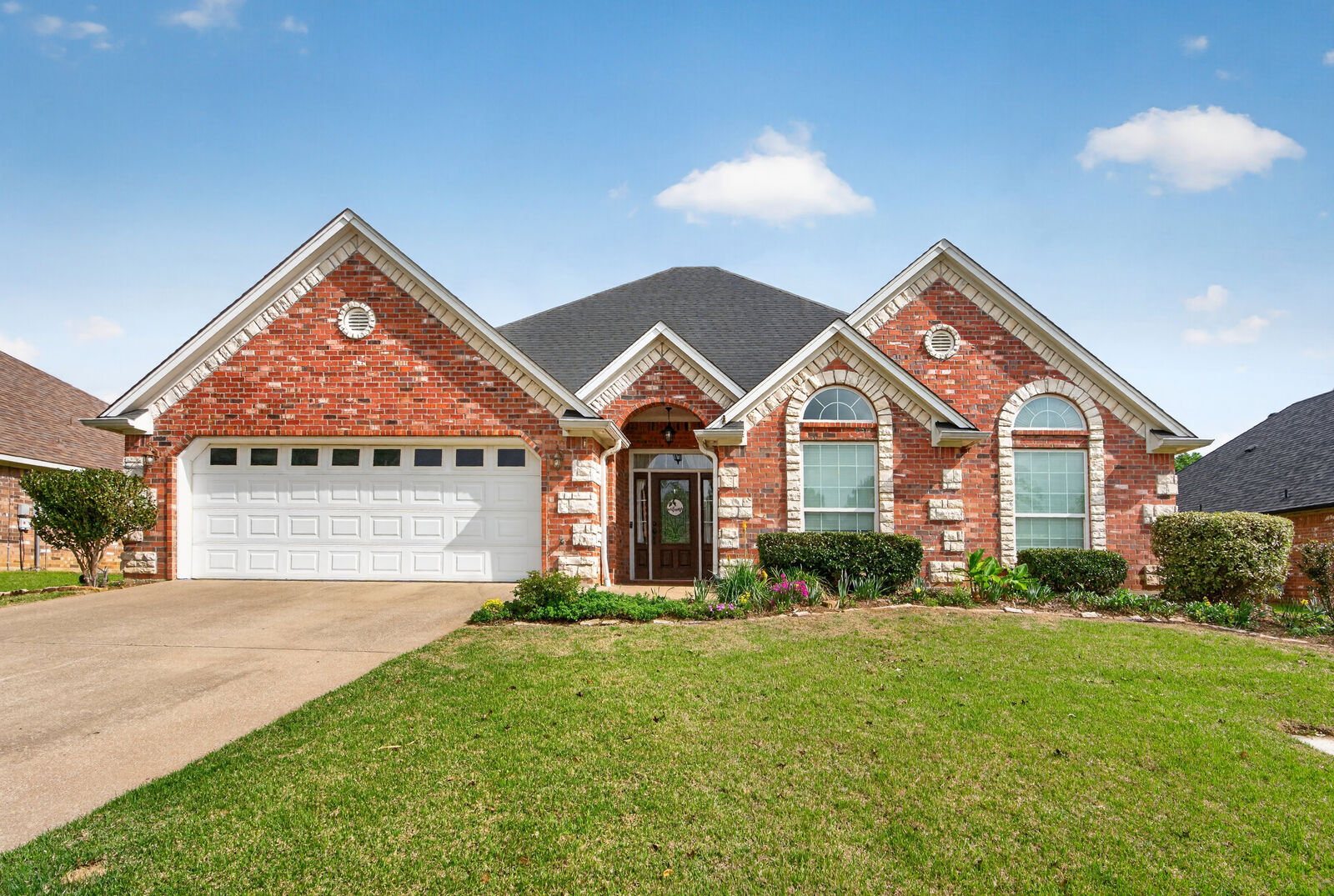 Property Photo:  4413 Red Oak Trl  TX 75604 
