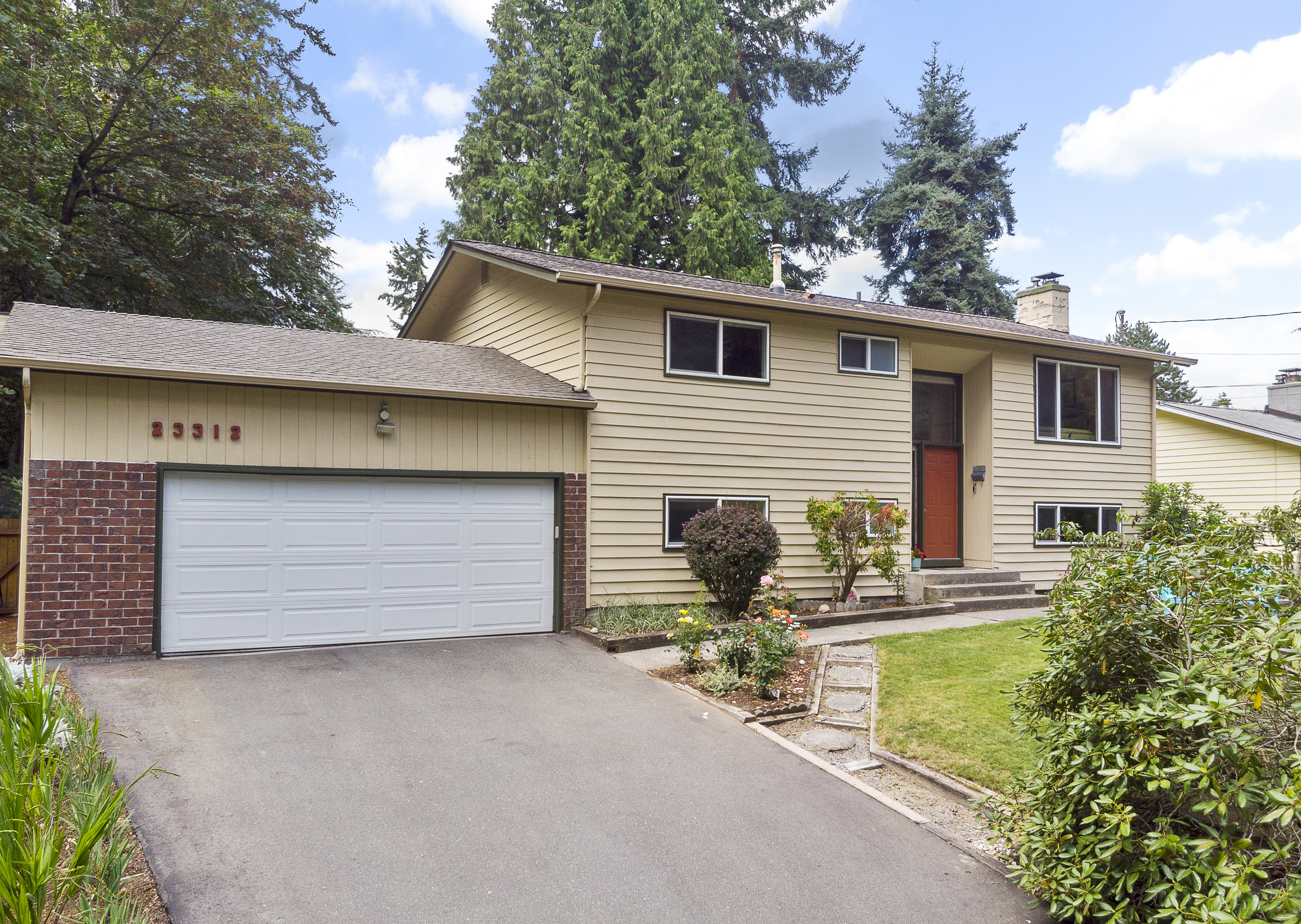 Property Photo:  23312 44th Ave W  WA 98043 